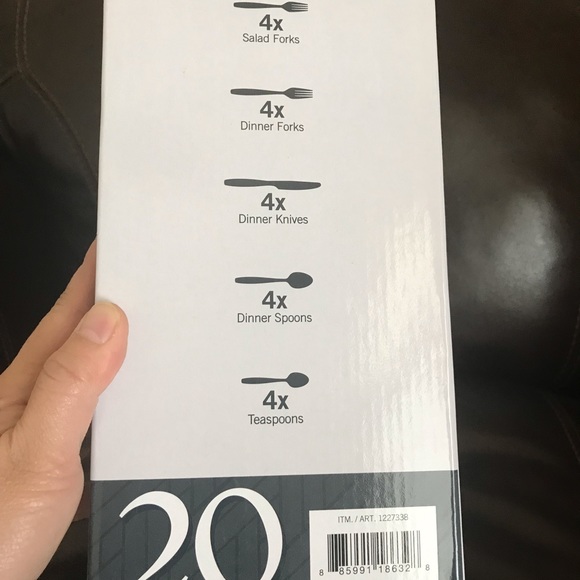 Mikasa set of 4 Dinner Set Utensils - Picture 4 of 5